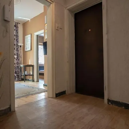 Apartment 2bdr Flat In Centre *