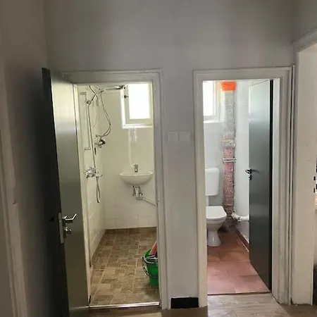 2bdr Flat In Centre *