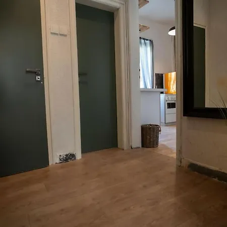 2bdr Flat In Centre Apartment *